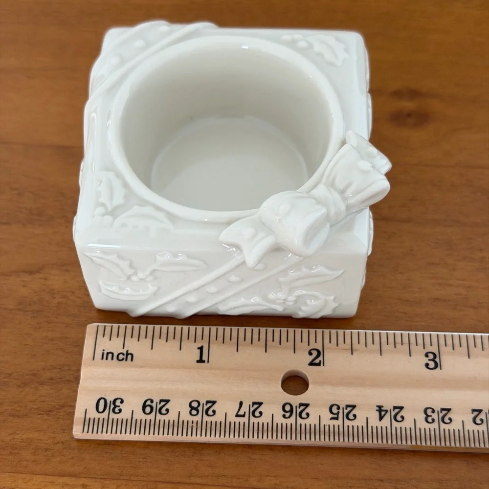 Lenox Yuletide Glowlights Tea Candle Holder-Ivory Porcelian Gift Box With Bow 🎀